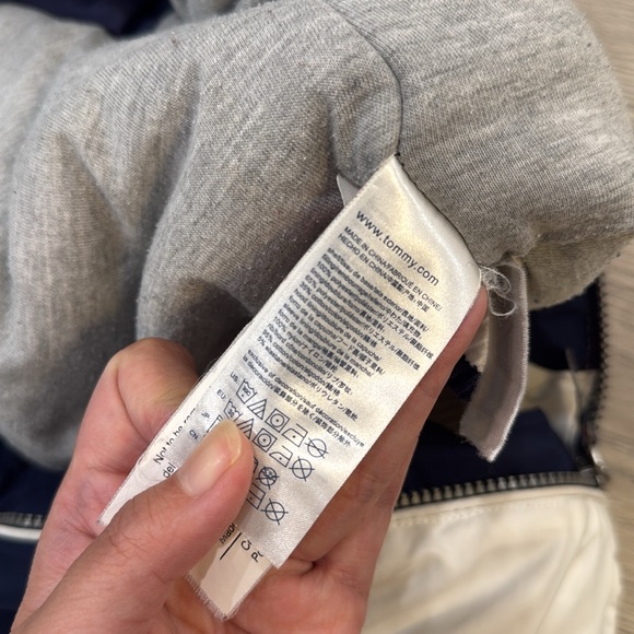 Tommy Hilfiger kid's winter jacket size S(6-7) - Picture 9 of 9